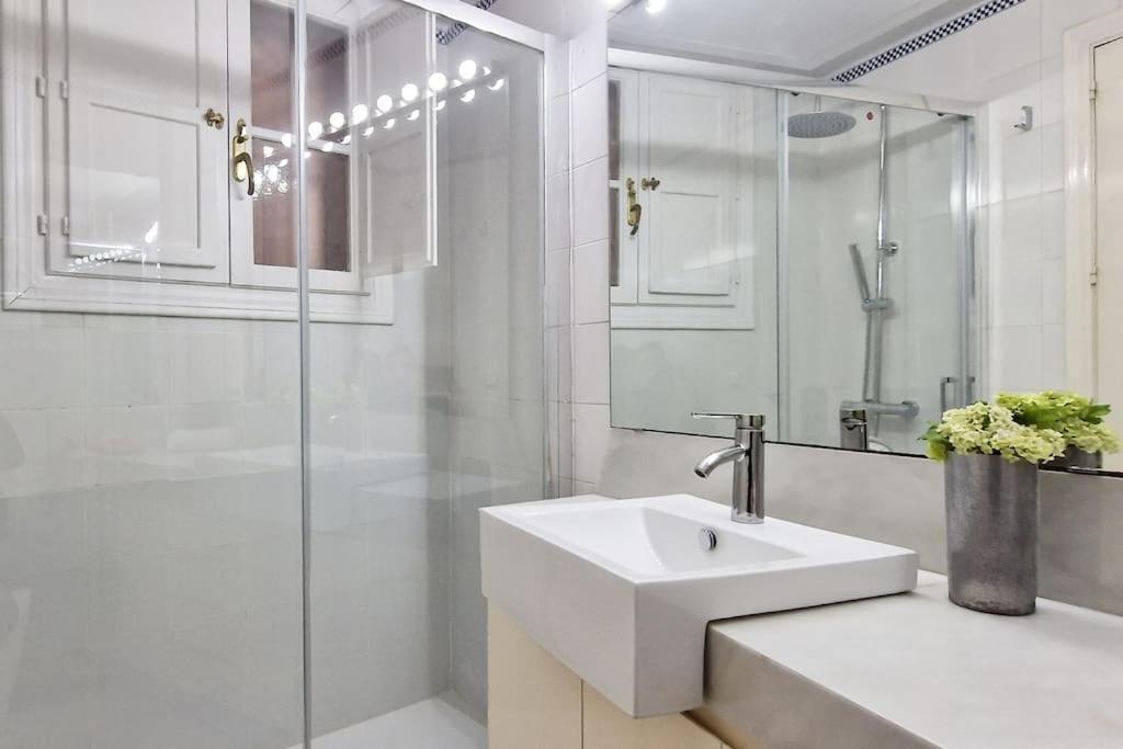 Precioso En Santa Cruz Lirio Bajo Apartment Sevilla Bagian luar foto
