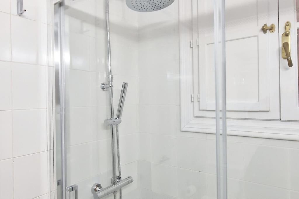 Precioso En Santa Cruz Lirio Bajo Apartment Sevilla Bagian luar foto