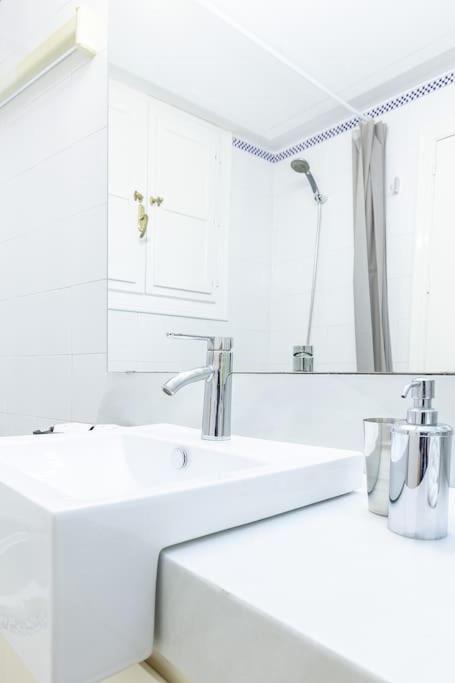 Precioso En Santa Cruz Lirio Bajo Apartment Sevilla Bagian luar foto