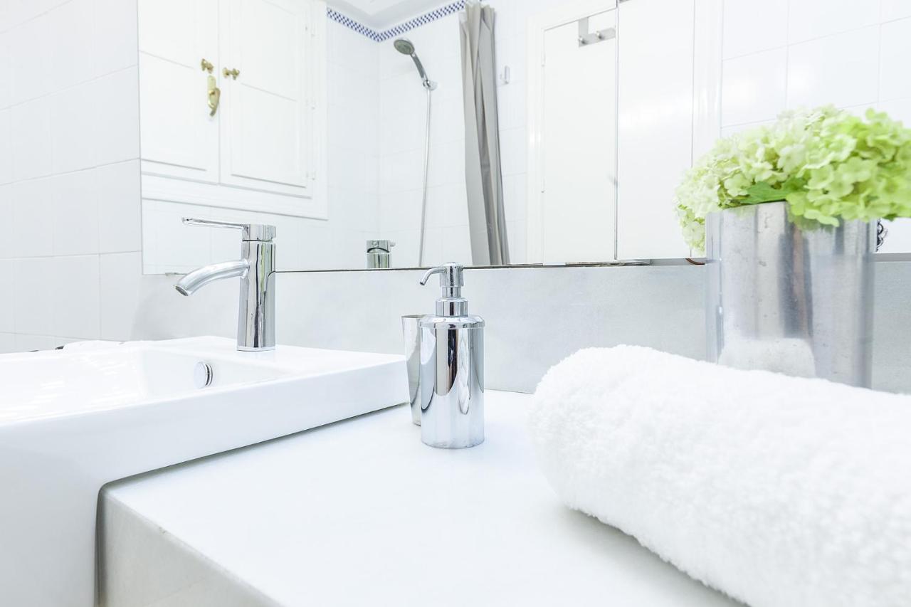 Precioso En Santa Cruz Lirio Bajo Apartment Sevilla Bagian luar foto